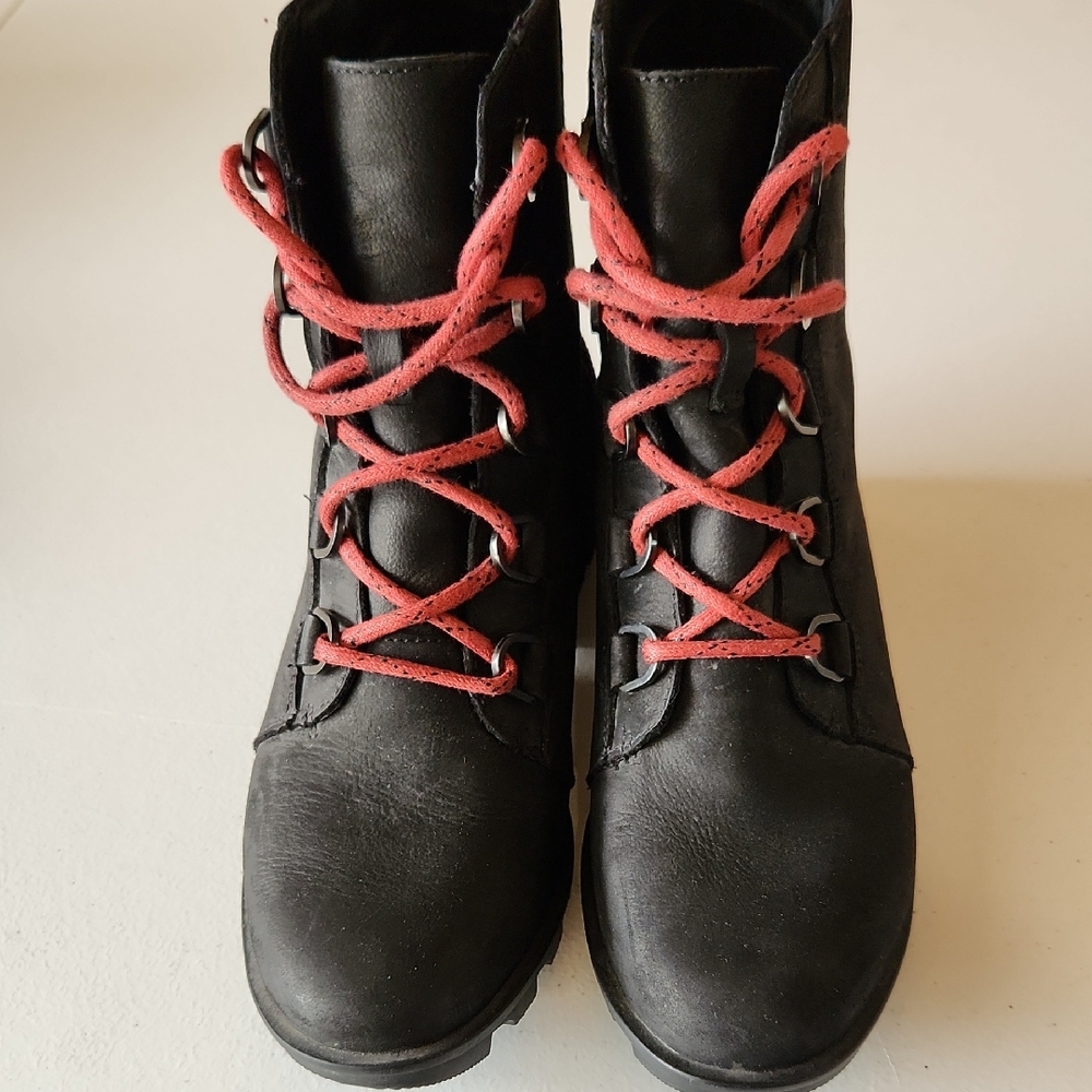 Sorel Phoenix Black Leather Boots with Red Laces
